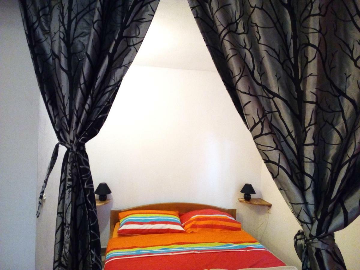 Studio apartman Hrast Seline Exterior foto
