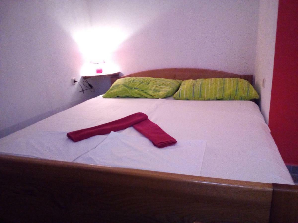 Studio apartman Hrast Seline Exterior foto
